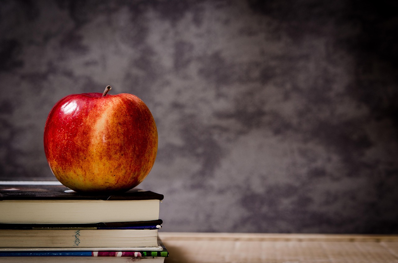 apple-256263_1280